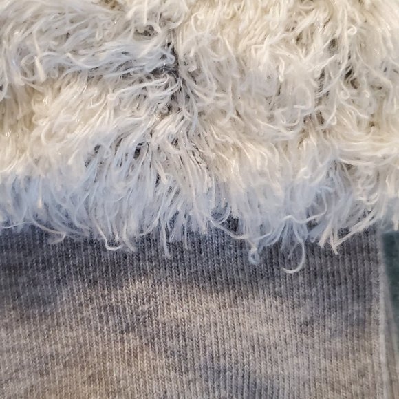 Muk Luks Grey Fuzzy Top Boot Socks New - Picture 2 of 4